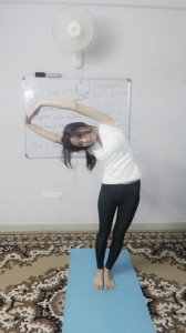 triyak tadasana (swaying  palm tree pose)1